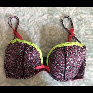 VS   Sexy Little Things  Fancy Pushup Bra  NWOT